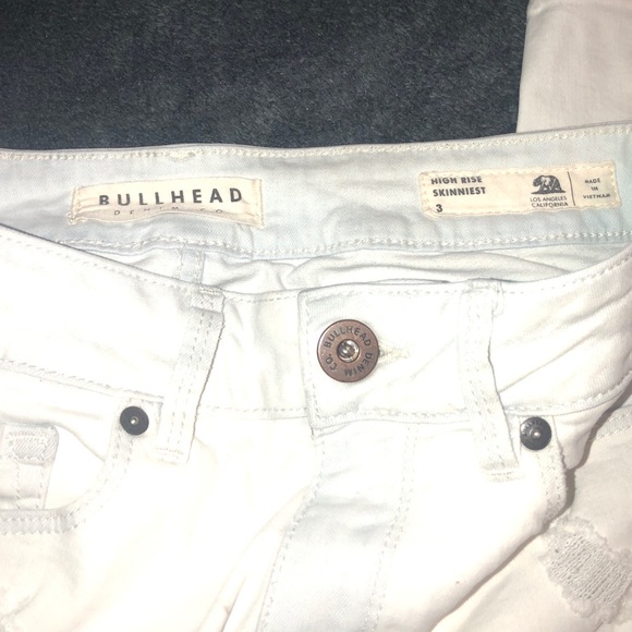 CLOSET CLEAROUT Bullhead White Skinny Jeans - Picture 4 of 4